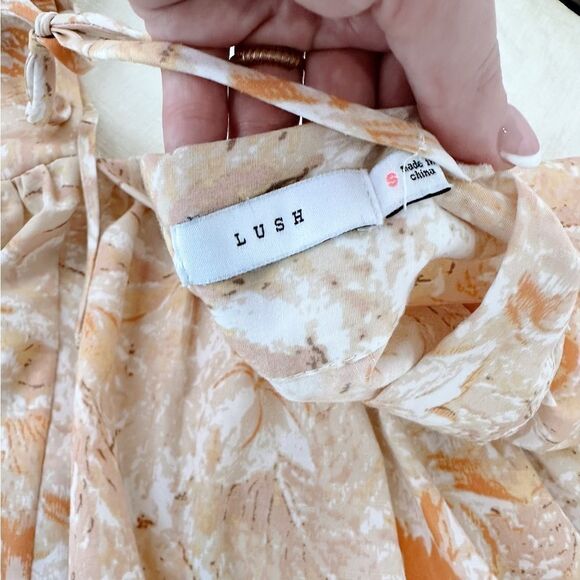 Lush Floral Romper - Picture 2 of 3